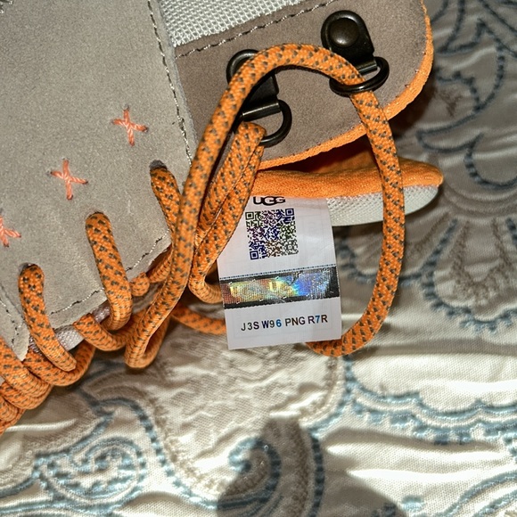 UGG suede and canvas sharp looking hiking boots nice - Picture 4 of 6